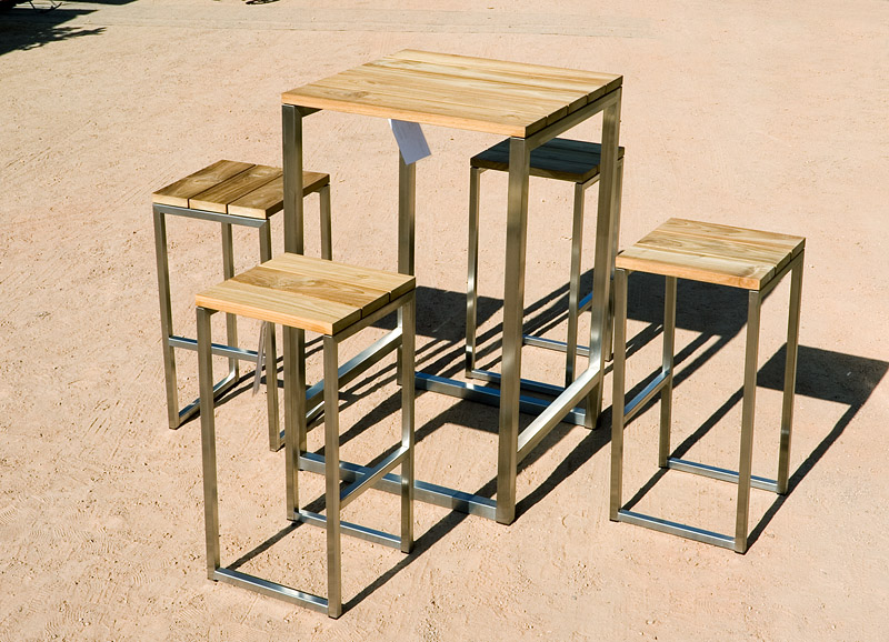 Werkhofmöbel Stehtisch aus Edelstahl und Teak